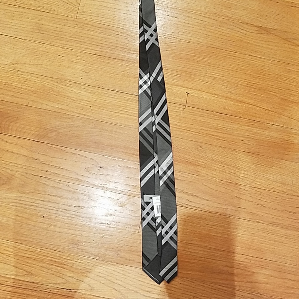 Reaction Kenneth Cole tie